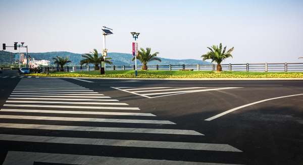 Standar & Regulasi Marka Jalan di Indonesia (SNI & Menhub)