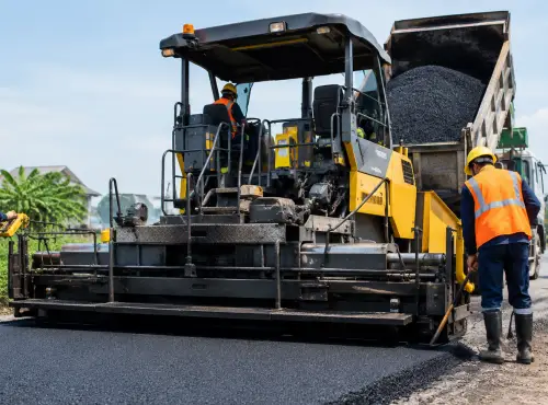 Tahapan pengaspalan jalan menggunakan asphalt finisher untuk menghamparkan hotmix